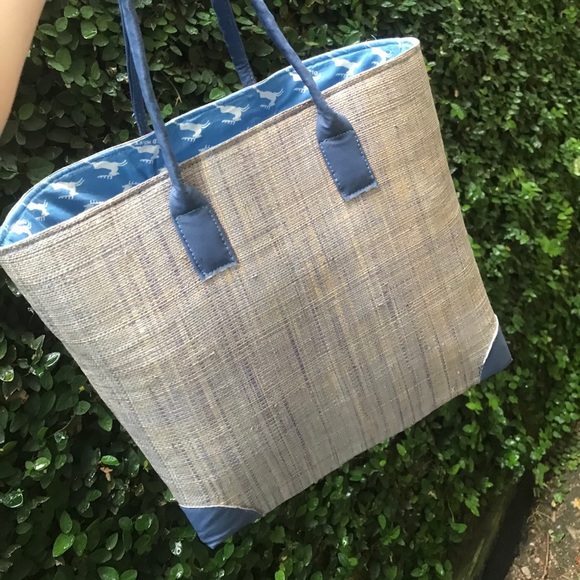 Old Navy Handbags - Old Navy Bucket Tote